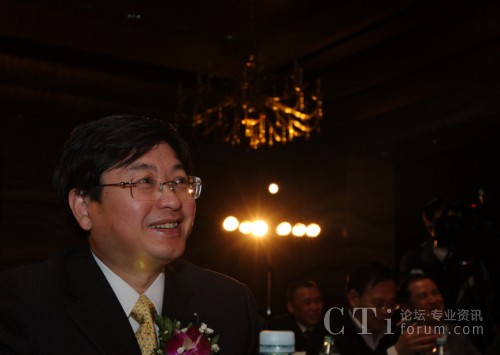  ��114�T�������E������񿂽�(j��ng)��¶���_�ĵ�΢Ц