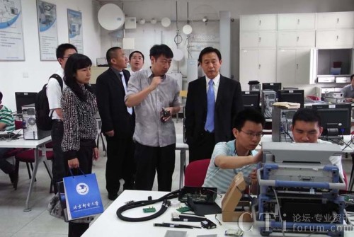 北京郵電大學(xué)-羅德與施瓦茨聯(lián)合實驗室續(xù)約儀式舉行