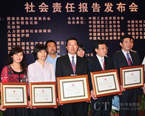 �Ϻ�ؐ���hί����ӛ����(zh��)�и�����ꐂ����I(l��ng)ȡ�C��