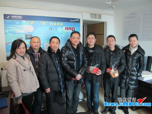 �Ϻ��F�ݹ�˾�I(l��ng)��(d��o)�����һ���I(y��ng)�N(xi��o)һ��ο��(w��n)�T��